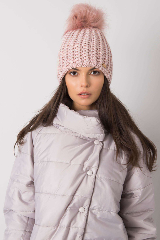 Šviesiai rožinė moteriška žieminė kepurė
