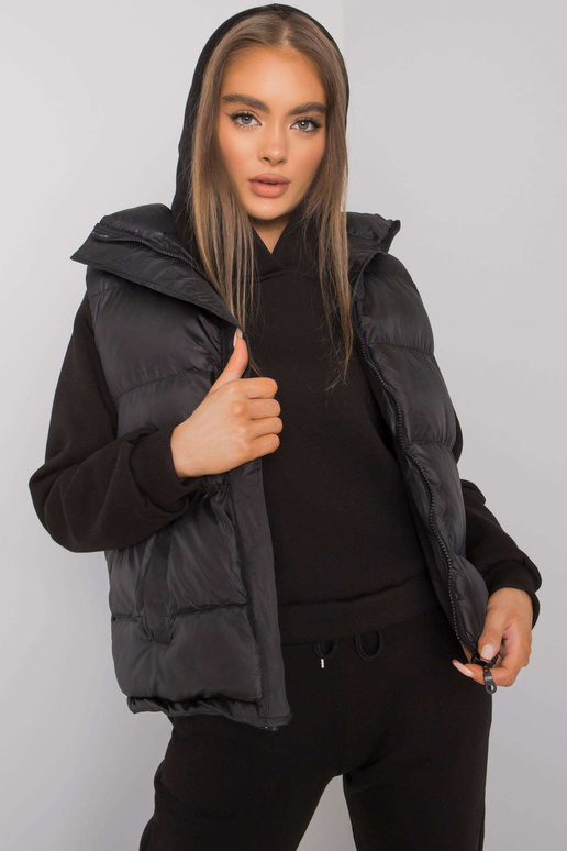 Juodas komplektas su Aysel liemene