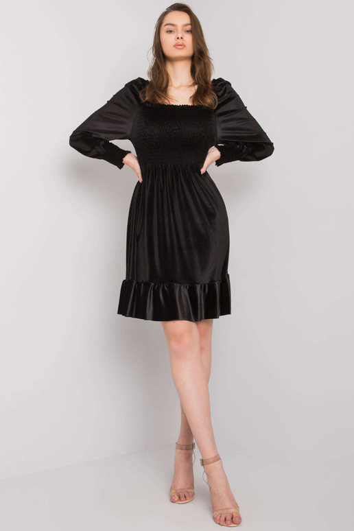 Juoda veliūrinė suknelė su raukiniais...