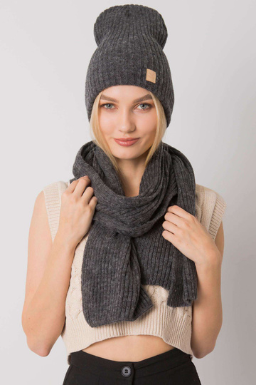 Tamsiai pilka žieminė...