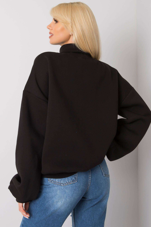 Kelly juodas per didelis megztinis