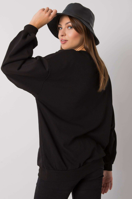 Juodi megztiniai su Basile raštu