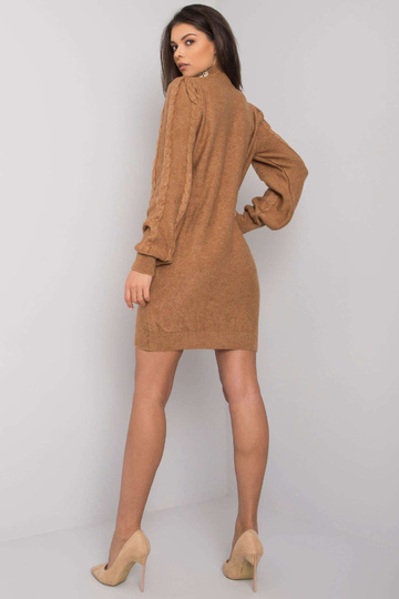 Kupranugarių megzta suknelė... 2