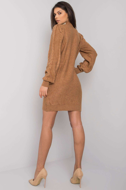 Kupranugarių megzta suknelė su...