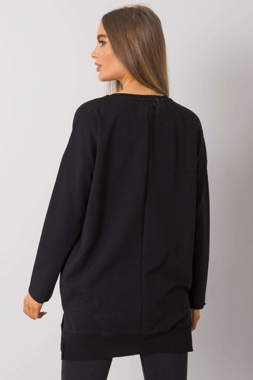 Juoda tunika su užrašu... 2