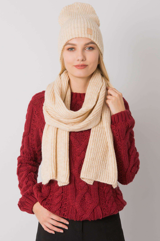 Smėlio spalvos žiemos komplektas...