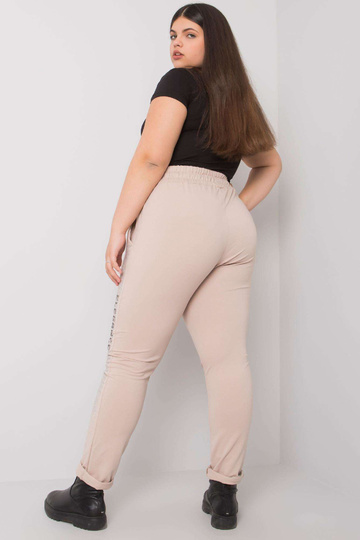 Smėlio spalvos plius dydžio...