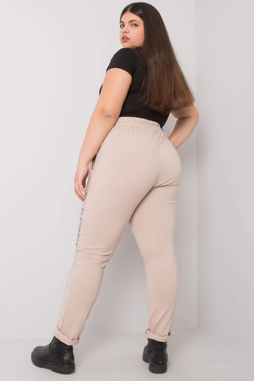 Smėlio spalvos plius dydžio sportinės...