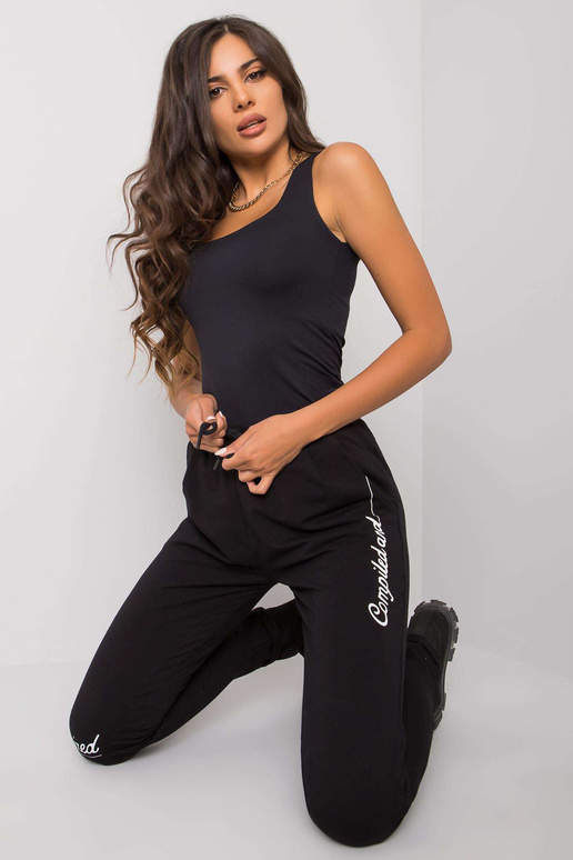 Juodos sportinės kelnės su Haylee...