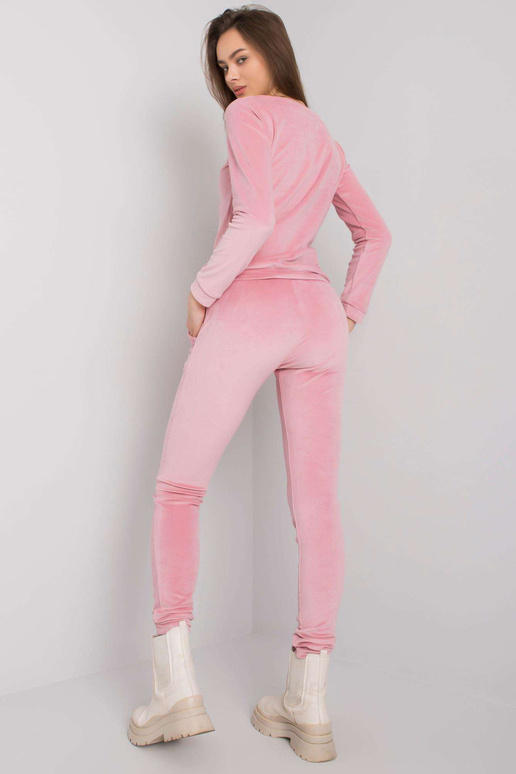 Šviesiai rožinio veliūro rinkinys...