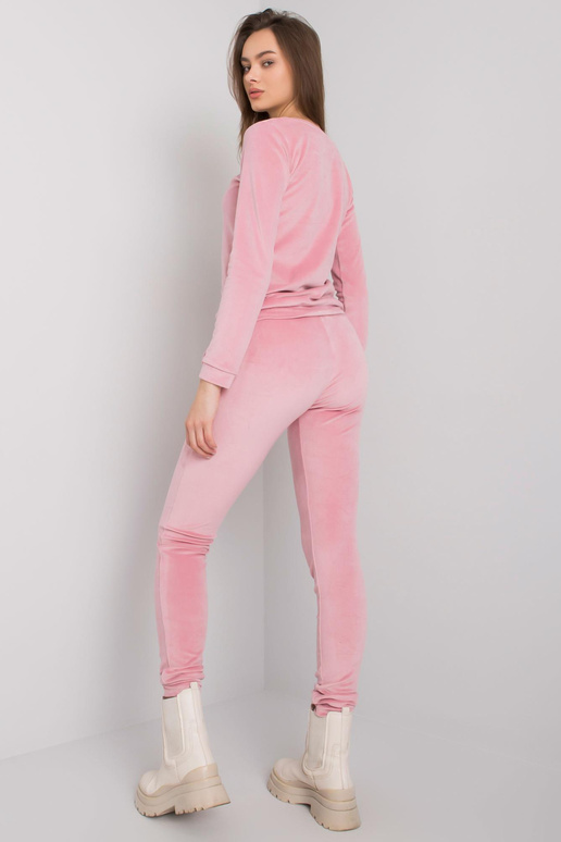 Šviesiai rožinio veliūro rinkinys...