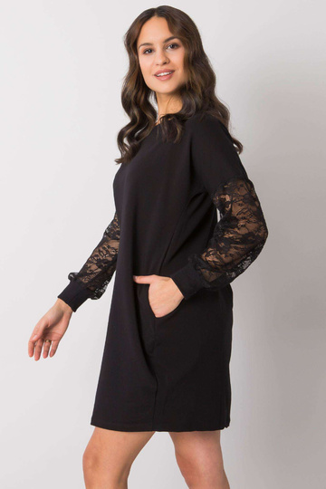 Juoda suknelė nėriniuotomis... 2