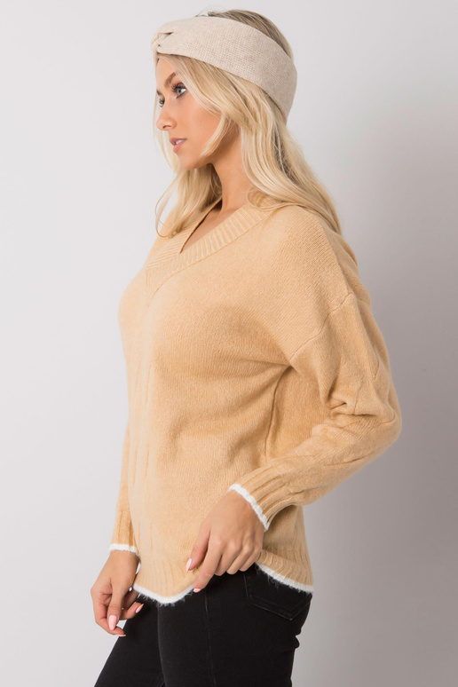 Camel megztinis V formos iškirpte...