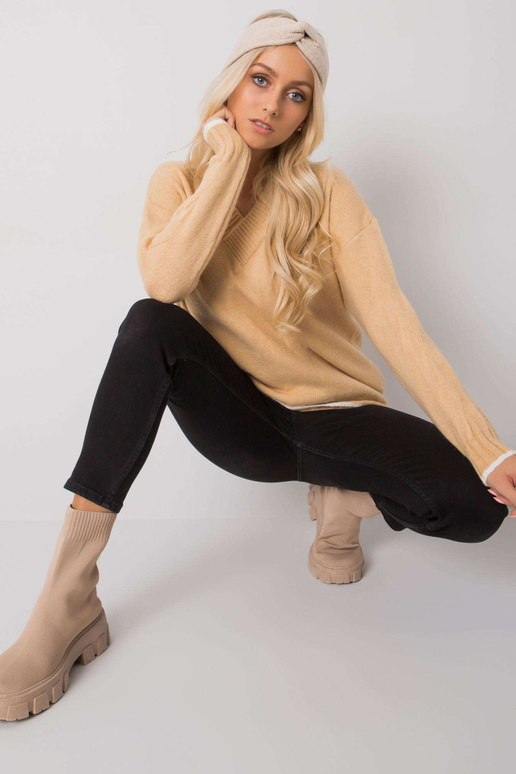 Camel megztinis V formos iškirpte...