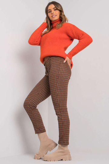 Oranžinės-smėlio spalvos...