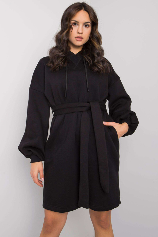 Juoda sportinio kostiumo suknelė su... Juoda sportinio kostiumo suknelė su...