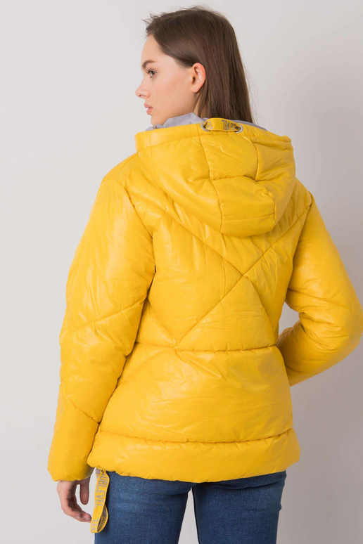 Geltona dygsniuota žieminė striukė...