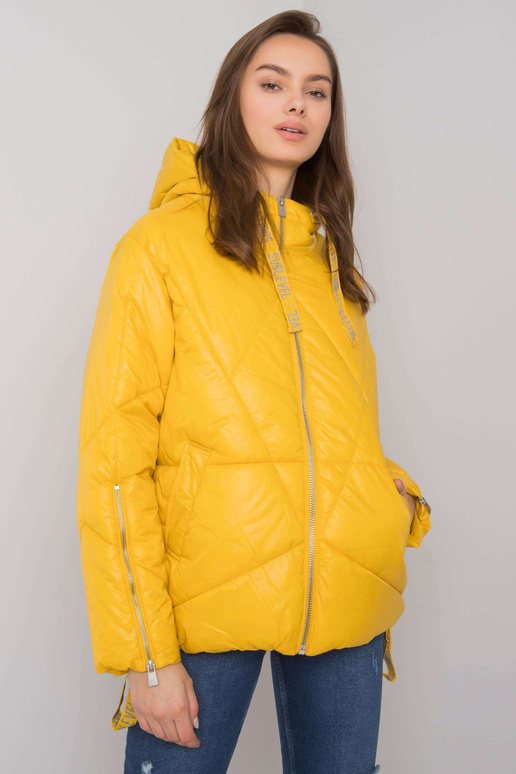 Geltona dygsniuota žieminė striukė...