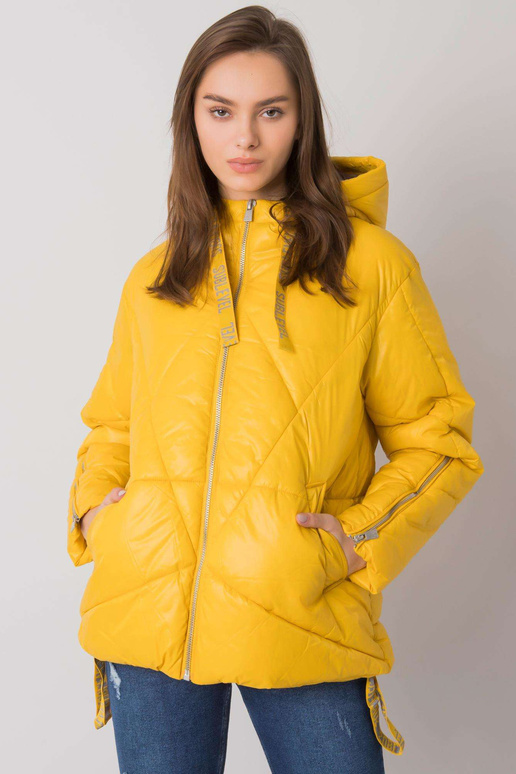 Geltona dygsniuota žieminė striukė...