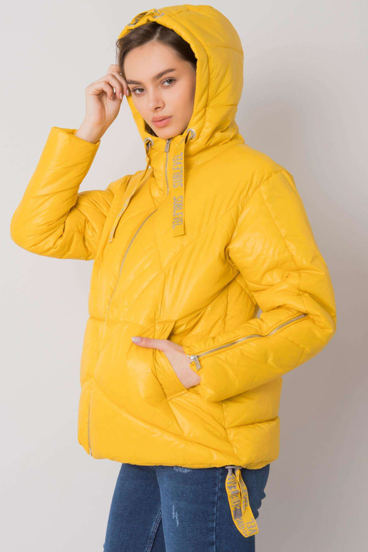 Geltona dygsniuota žieminė striukė...