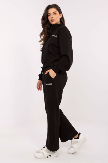 Juodas dviejų dalių...