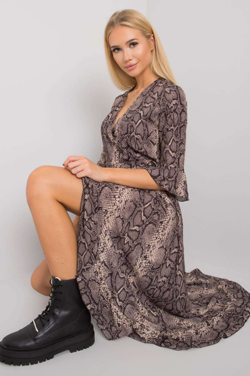 Juodos ir smėlio spalvos...