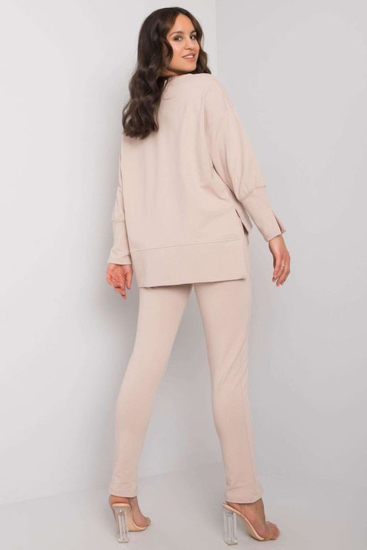 Šviesiai smėlio spalvos dviejų dalių...