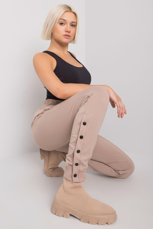 Tamsiai smėlio spalvos sportinės...