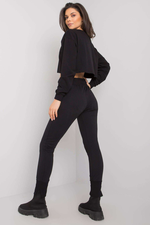 Juodos sportinės kelnės su kišenėmis...