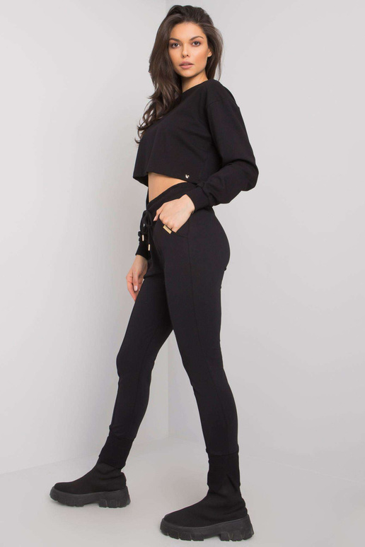 Juodos sportinės kelnės su kišenėmis...