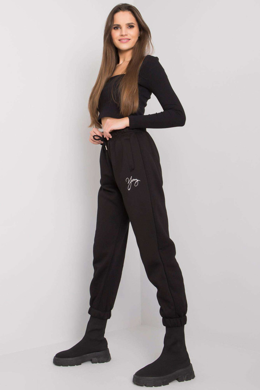 Juodos sportinės kelnės su Lily užrašu
