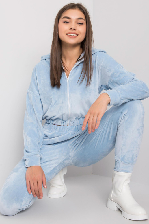 Šviesiai mėlynas dviejų dalių... Šviesiai mėlynas dviejų dalių...