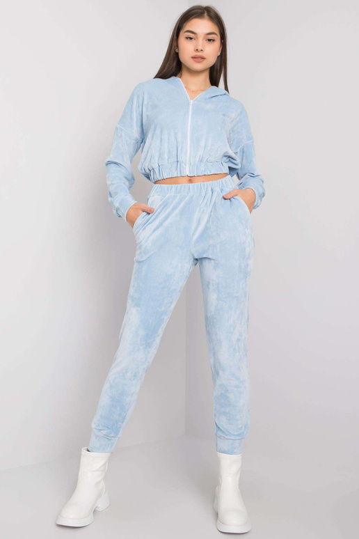 Šviesiai mėlynas dviejų dalių... Šviesiai mėlynas dviejų dalių...