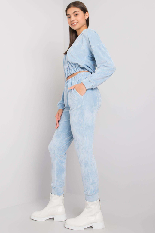 Šviesiai mėlynas dviejų dalių... Šviesiai mėlynas dviejų dalių...