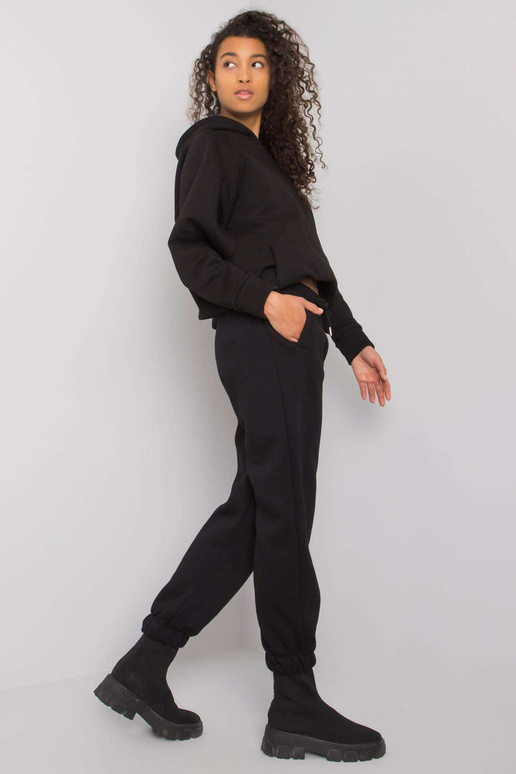 Juodos medvilninės sportinės kelnės...