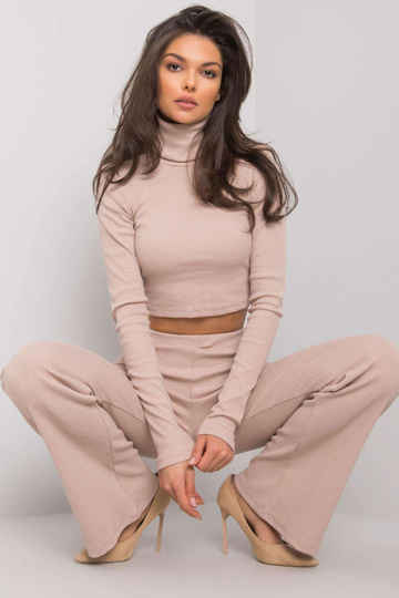 Šviesiai smėlio spalvos...