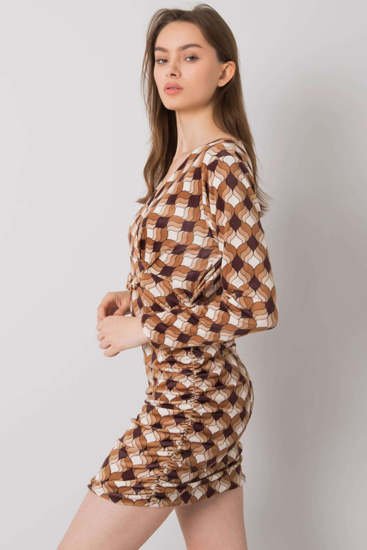 Rudos spalvos veliūrinė suknelė su... Rudos spalvos veliūrinė suknelė su...