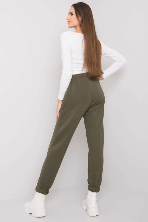 Skaidrios chaki spalvos sportinės...