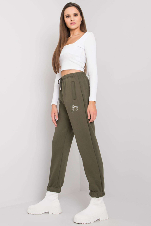 Skaidrios chaki spalvos sportinės...