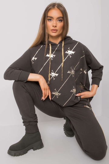 Tamsios chaki spalvos...