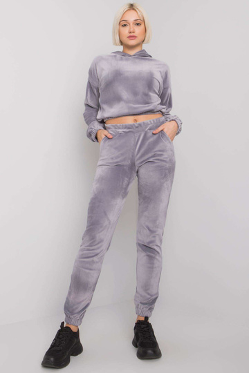 Pilkas dviejų dalių...