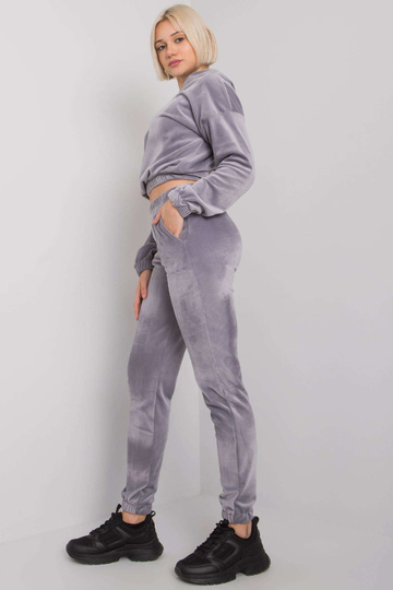 Pilkas dviejų dalių... 2