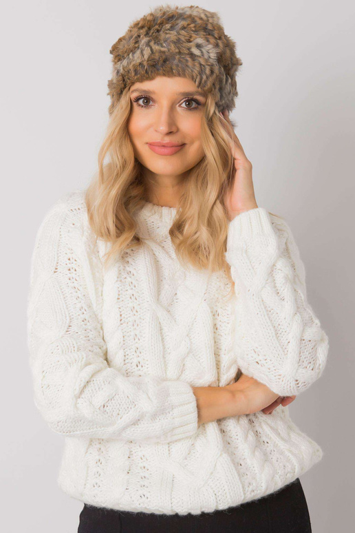 Smėlio ir pilkos spalvos kailinė kepurė