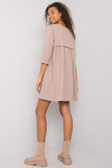 Tamsiai smėlio spalvos...