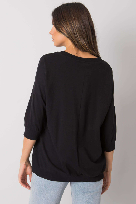 Juodas megztinis su užrašu Jolanda... Juodas megztinis su užrašu Jolanda...