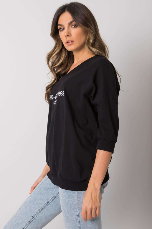 Juodas megztinis su užrašu Jolanda... Juodas megztinis su užrašu Jolanda...