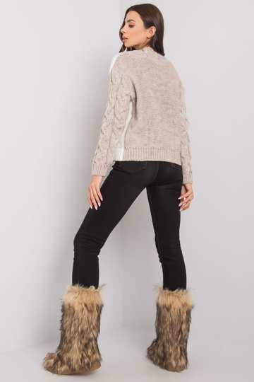 Tamsiai smėlio spalvos...