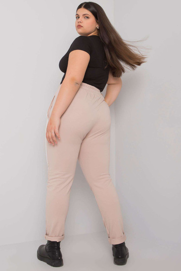 Smėlio spalvos plius dydžio...