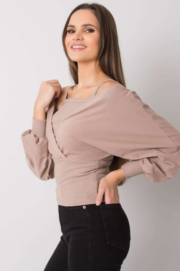 Tamsiai smėlio spalvos...