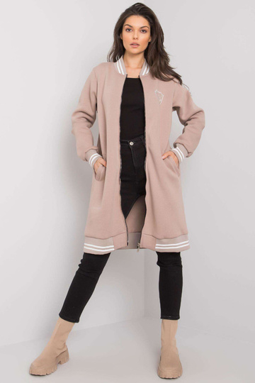 Tamsiai smėlio spalvos...